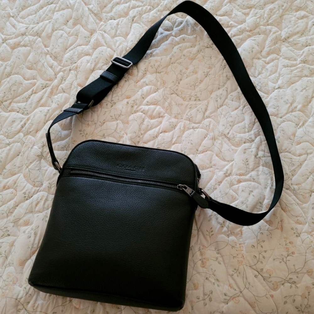 Coach messenger bag, black, adjustable nylon strap, shoulder/crossbody